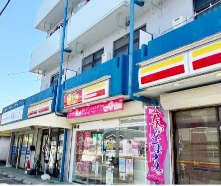 コンビニ　ニューヤマザキデイリーストア鷲宮駅東口店（コンビニ）まで100m
