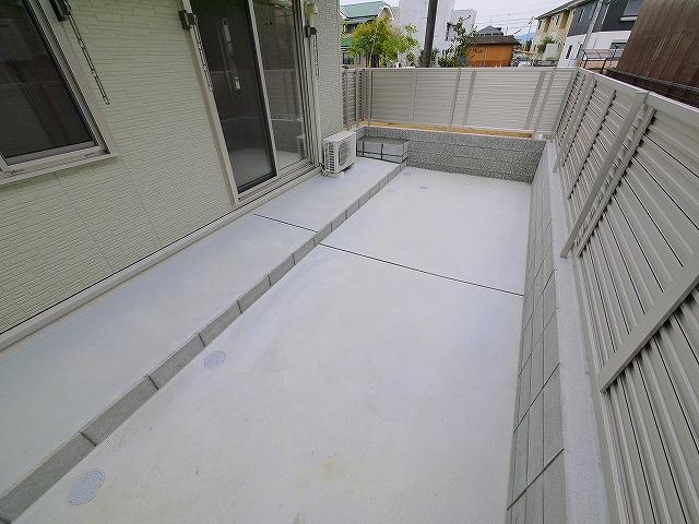 庭　簡単な家庭菜園も楽しめるお庭です