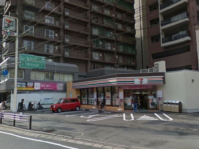 コンビニ　セブンイレブン 博多薬院店（コンビニ）まで135m
