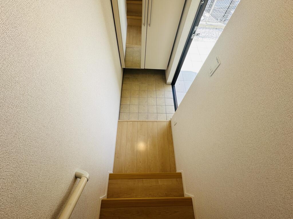 玄関　※画像と反転タイプのお部屋です