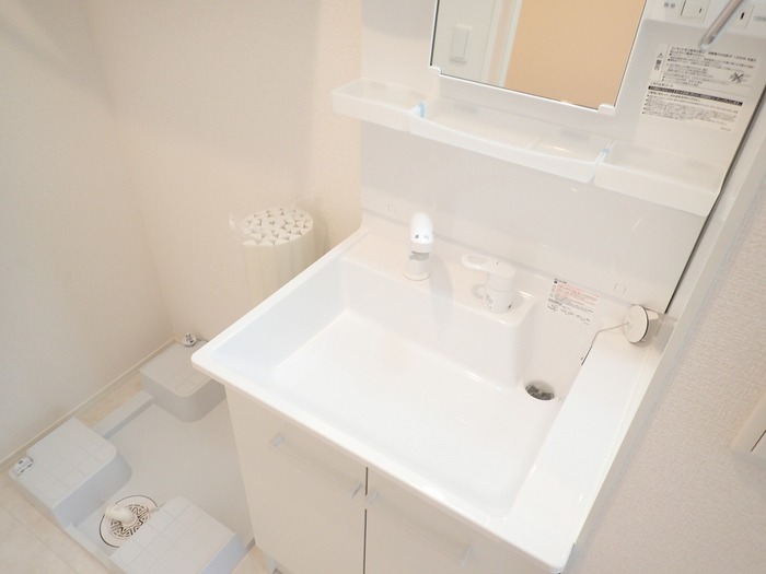 洗面設備　※同建物の別のお部屋の写真です。