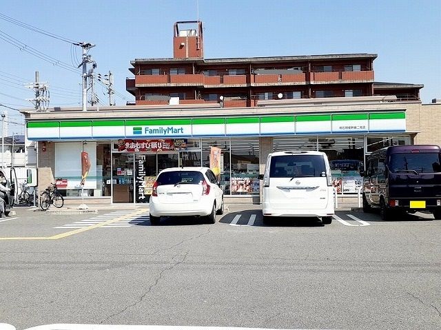 コンビニ　ファミリーマート明姫幹線二見店（コンビニ）まで550m