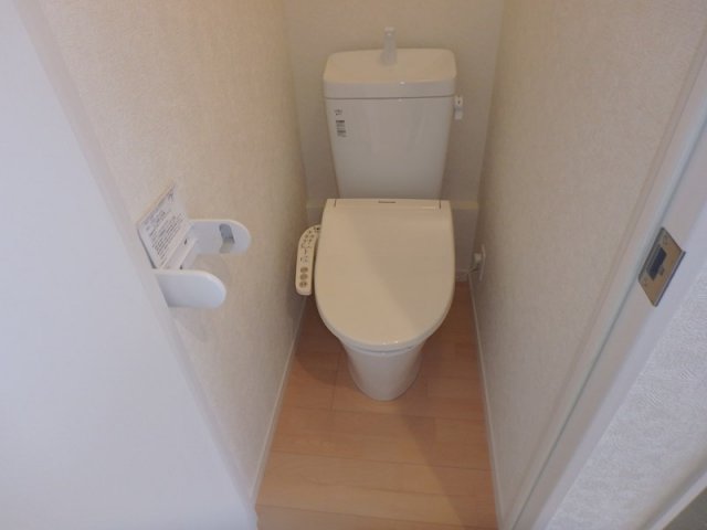 トイレ　独立型のトイレルーム☆