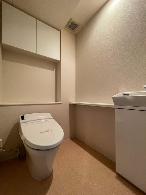 トイレ　※写真は同タイプ住戸です。