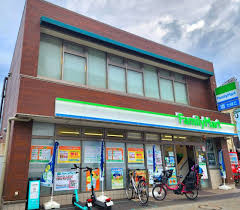 コンビニ　ファミリーマート麻布運動場前店（コンビニ）まで209m