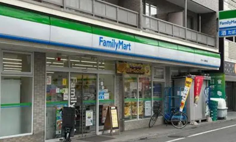 コンビニ　ファミリーマートまるいし祖師谷店（コンビニ）まで244m