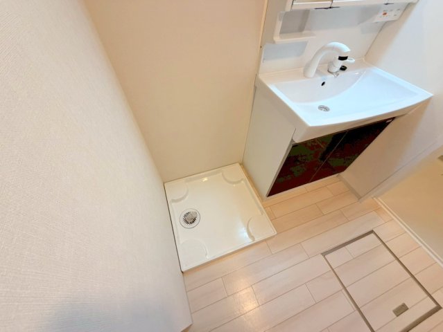 その他設備　嬉しい室内洗濯機置場。これで洗濯機も長持ちしますね。