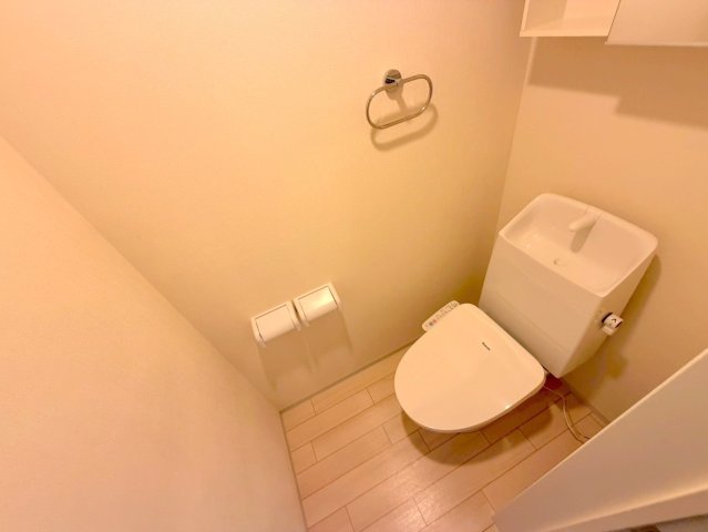 トイレ　綺麗なトイレにはウォシュレット標準装備です。
