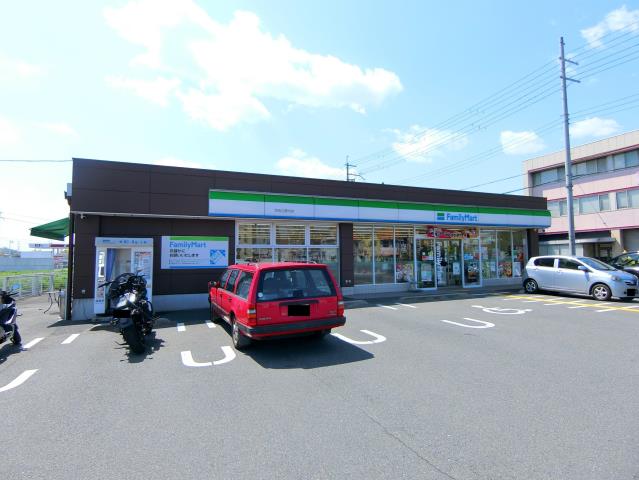 コンビニ　ファミリーマート京田辺草内店（コンビニ）まで672m