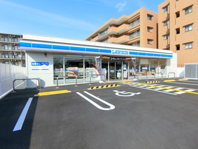 コンビニ　ローソン（コンビニ）まで690m