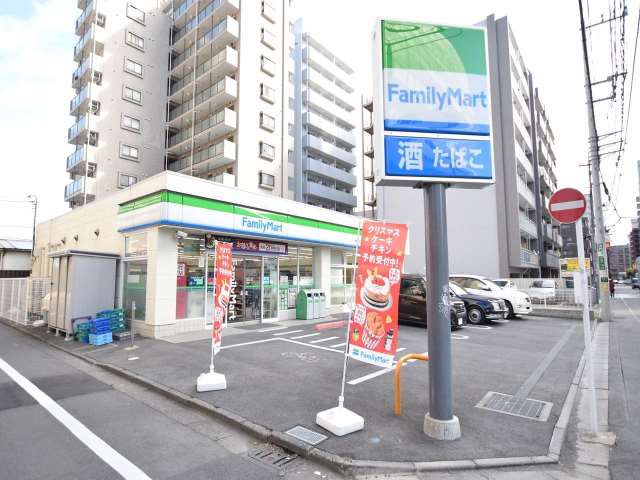 コンビニ　ファミリーマート（コンビニ）まで2377m