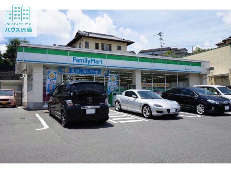 コンビニ　ファミリーマート長与駅前店（コンビニ）まで722m