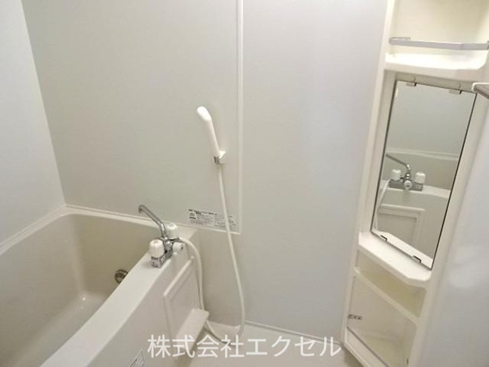 バス・シャワールーム　追い焚き、浴室乾燥機付き。