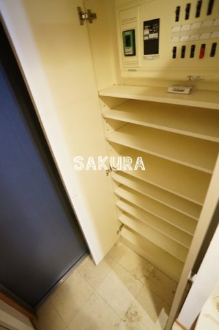 玄関　収納もある玄関です♪