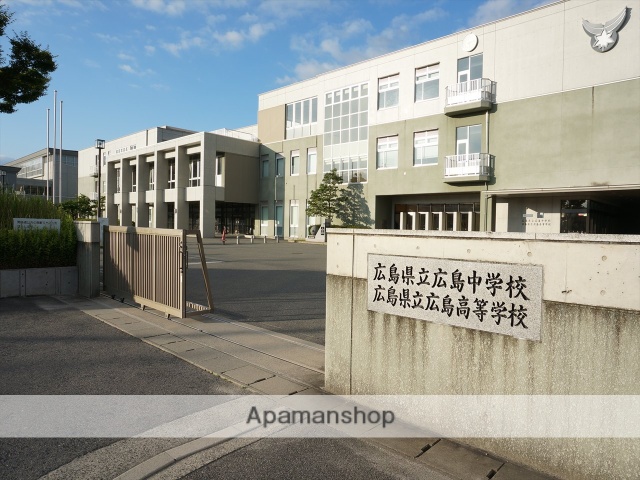 中学校　広島県立広島中学校・高等学校（中学校）まで1940m