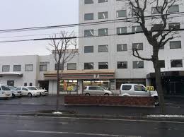 コンビニ　セブンイレブン札幌北6条店（コンビニ）まで319m