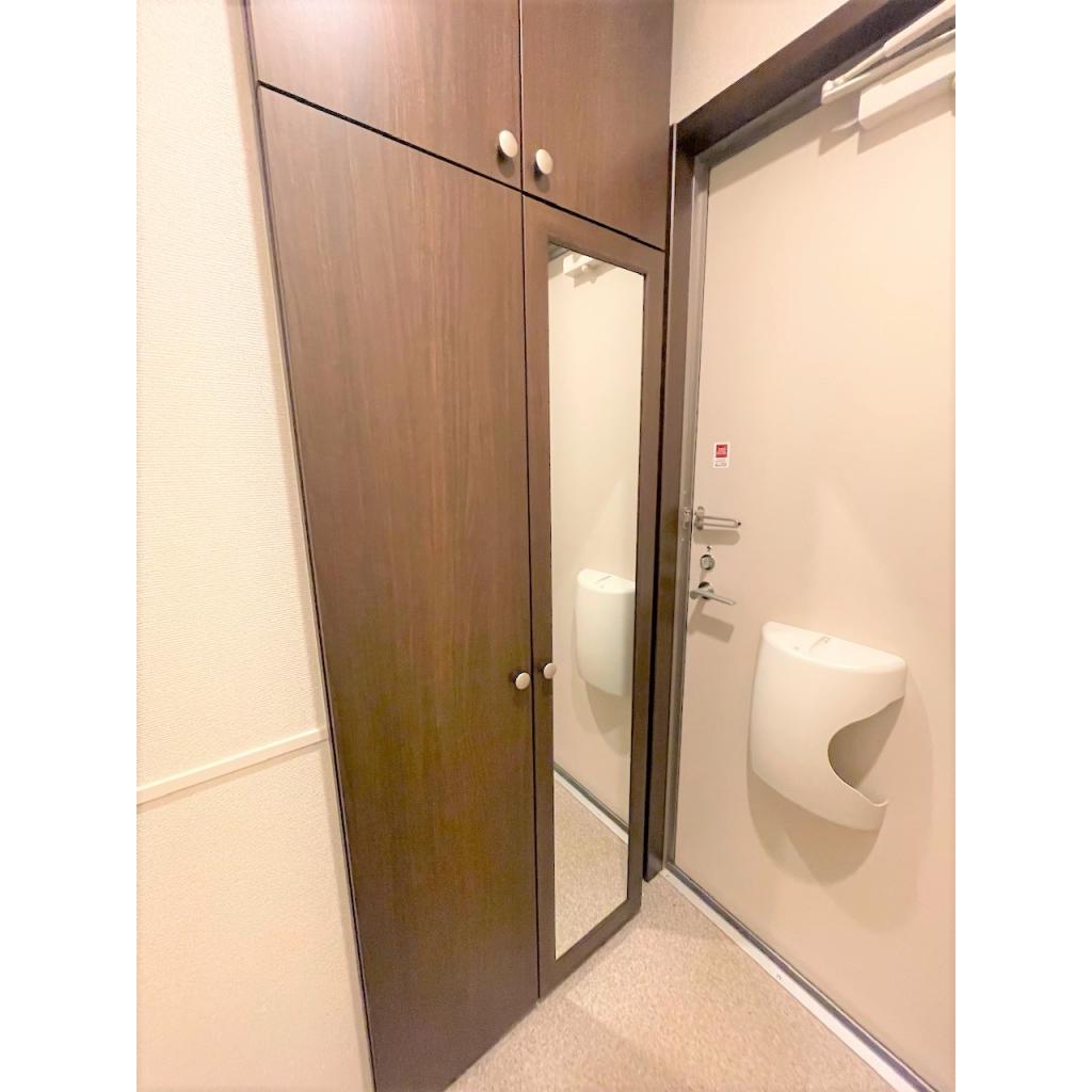 玄関　※写真は101のもの