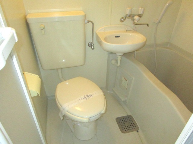 トイレ　家賃に免じて我慢です。