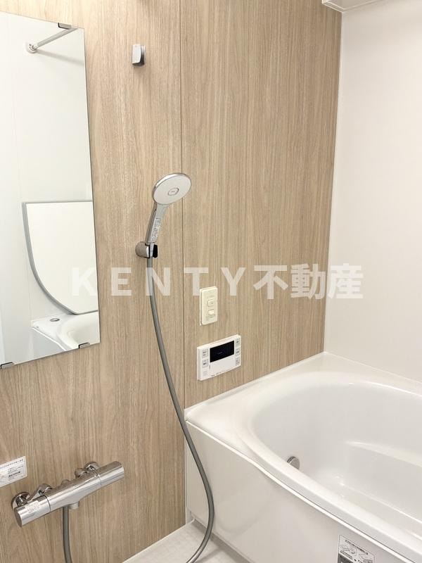 バス・シャワールーム　コンパクトで使いやすいお風呂です
