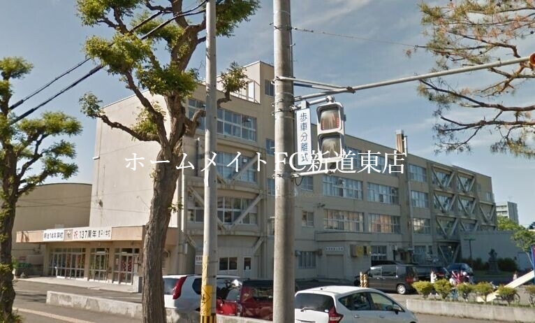 小学校　札幌市立豊平小学校（小学校）まで377m
