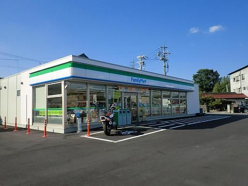 コンビニ　ファミリ－マート（コンビニ）まで140m