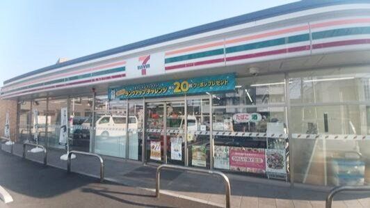 コンビニ　セブンイレブン草加八幡町店（コンビニ）まで200m