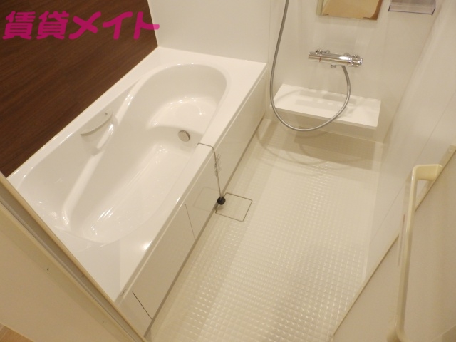 バス・シャワールーム　同物件別室の画像です
