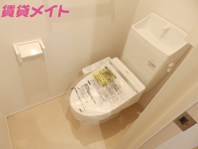トイレ　同物件別室の画像です