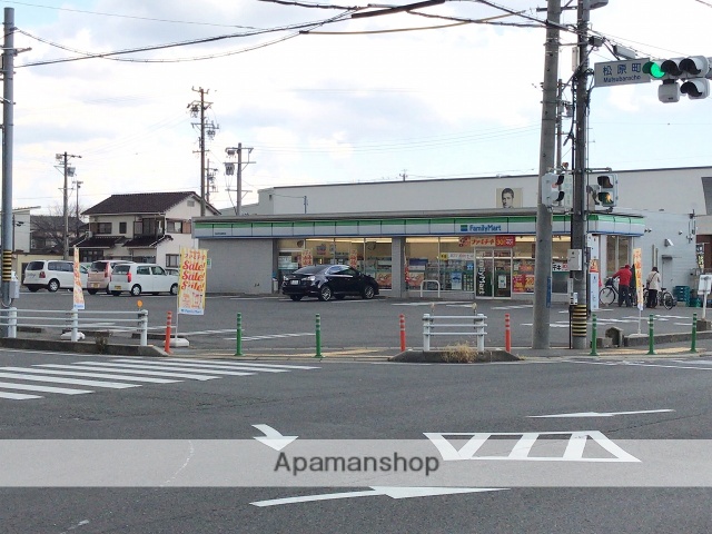 コンビニ　ファミリーマート（コンビニ）まで259m
