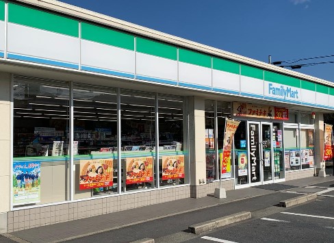 コンビニ　ファミリーマート　甲西三雲店（コンビニ）まで200m