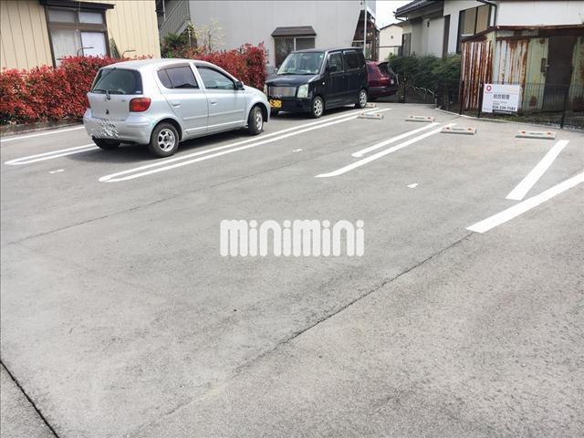 駐車場　駐車スペース