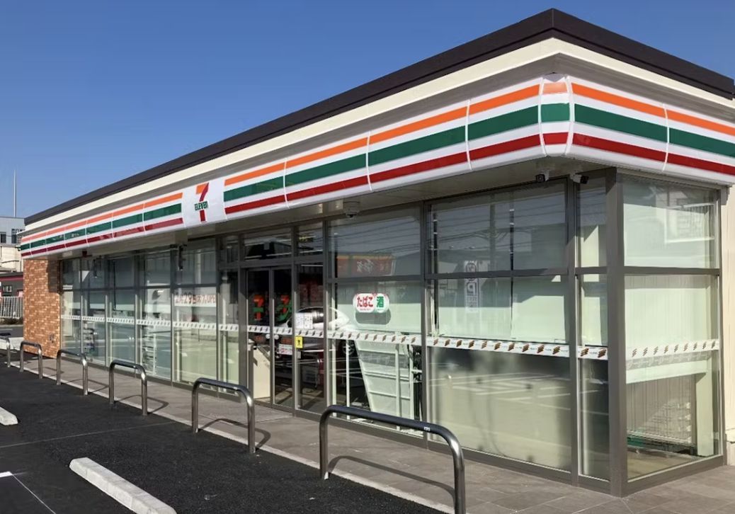 コンビニ　セブン-イレブン 港区芝５丁目東店（コンビニ）まで635m