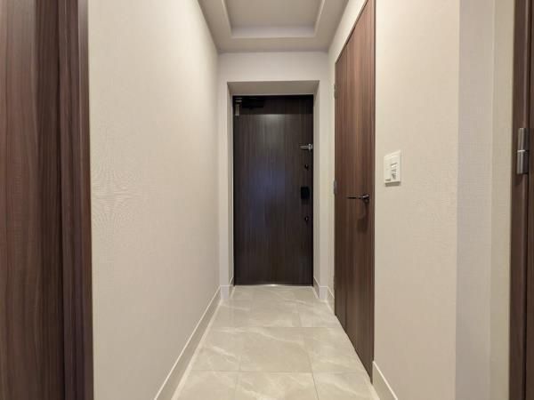 玄関　写真は同タイプ住居です。