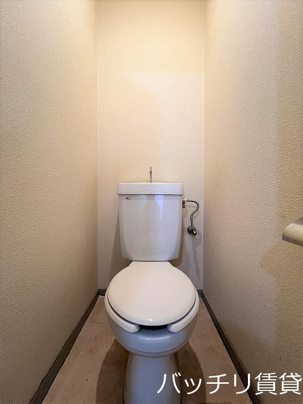 トイレ　別号室タイプの為、現状を優先いたします