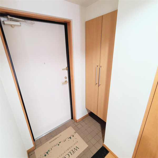 玄関　【収納たっぷり！室内スッキリと片付きます♪】おすすめ！