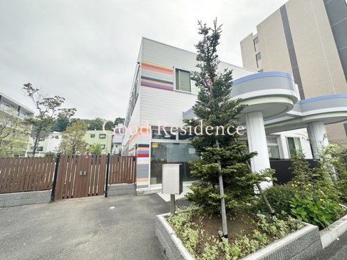 幼稚園・保育園　新川崎えほんの森保育園（幼稚園・保育園）まで543m