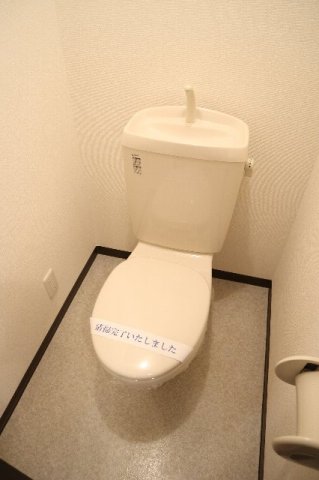 トイレ　キレイな個室空間です