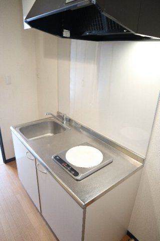キッチン　安心なIHクッキングヒーターつきです