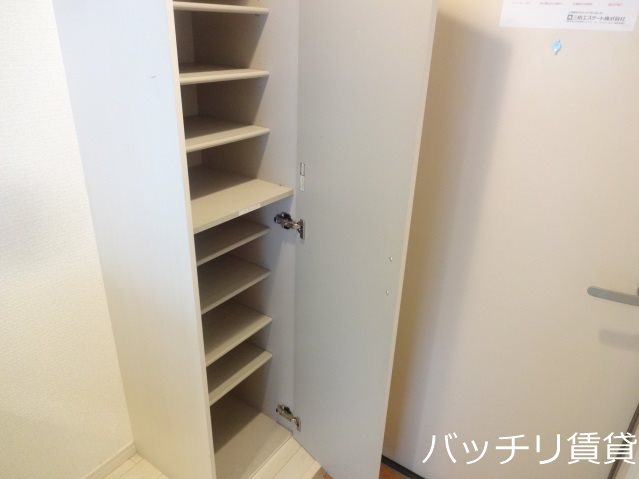 玄関　類似写真使用のため、現状優先。