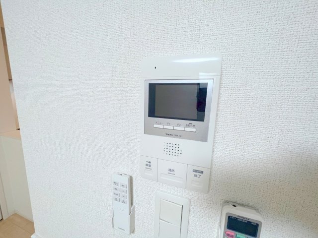 セキュリティ　TVモニターホンで来客が誰か確認してから開けて下さいね