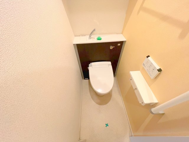 トイレ　綺麗なトイレにはウォシュレット標準装備です。
