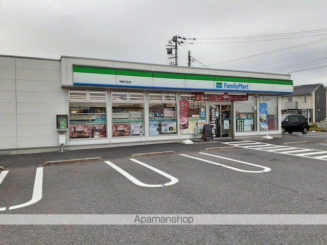 コンビニ　ファミリーマート（コンビニ）まで400m