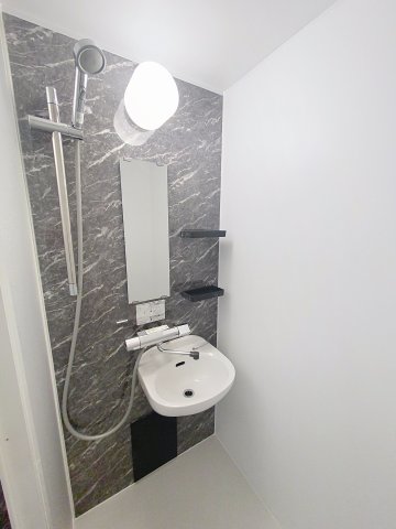 バス・シャワールーム　※同建物ほかのお部屋の写真です。
