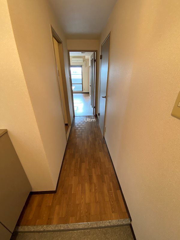 玄関　※同タイプの他のお部屋です