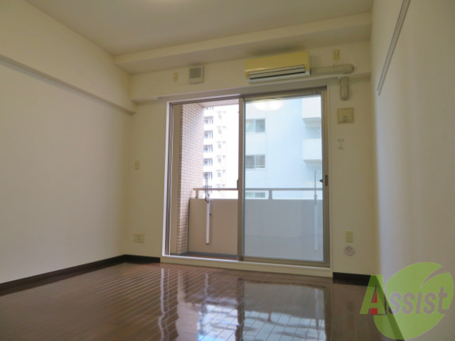 居室・リビング　陽の光が差し込む明るいお部屋は気持がいいですね～