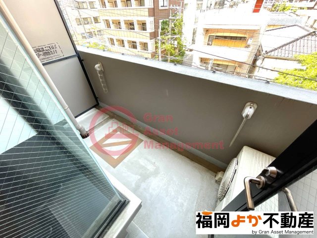 バルコニー　外からの目が気にならないバルコニーで洗濯物が干せます