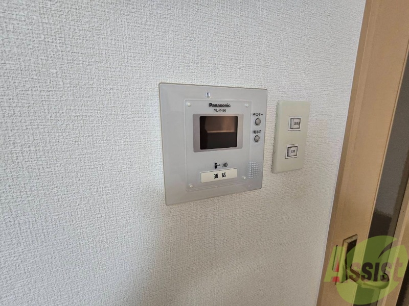 セキュリティ　ＴＶモニター付インターホンです。来客者の顔が見えるので安心！