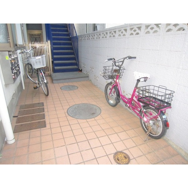 エントランス　※駐輪場はありません