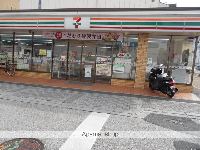 コンビニ　セブンイレブン（コンビニ）まで427m