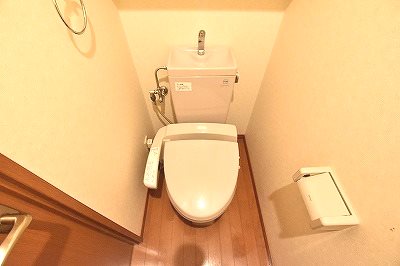 トイレ　☆★　温水洗浄便座（ウォシュレット）で清潔です　★☆